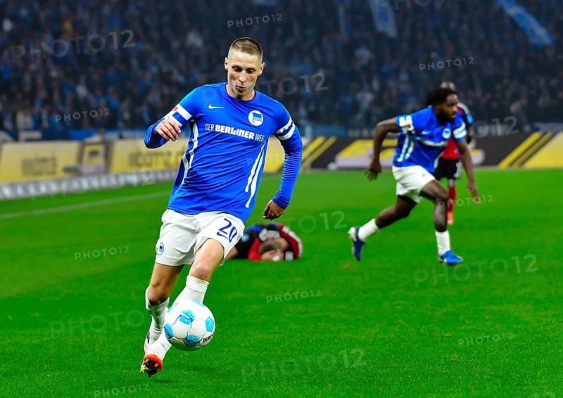Pal Dardai (Hertha BSC #20) on the ball. (DFLDFB REGULATES PROHIBIT ANY USE OF PHOTOGRAPHS AS IMAGE SEQUENCES ANDOR QUASI-VIDEO)