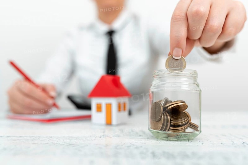 Lady Presenting New Home Savings Deals In Outfit, Business Woman Showing Possible Investment Oppurtiunities For New House, Mortegage Installments Exhibits For Recent Apartments Sales