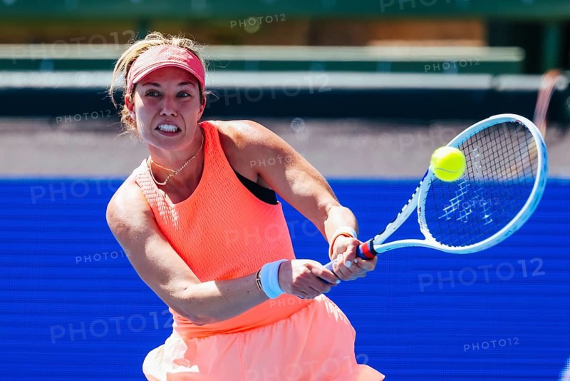 MELBOURNE, AUSTRALIA, JANUARY 12: Danielle Collins plays Mirra Andreeva of Russia during day three of the 2024 Kooyong Classic at Kooyong on January 12, 2024 in Melbourne, Australia, Oceania