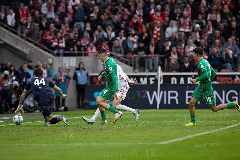 Andreas Dick (DFL/DFB REGULATIONS PROHIBIT ANY USE OF PHOTOGRAPHS AS IMAGE SEQUENCES AND/OR QUASI-VIDEO), RheinEnergieStadion, Cologne, North Rhine-Westphalia, Nahuel Noll (SpVgg Greuther Fürth, Goalkeeper, #44), Damian Michalski (SpVgg Greuther Fürth, Defence, #4), Dejan Ljubicic (1.FC Köln, midfield, #7), 2nd Bundesliga, 1.FC Köln, SpVgg Greuther Fürth on 09.11.2024 at the RheinEnergieStadion in Cologne Germany