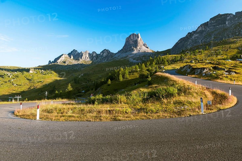 Bend at Passo Giau early morning, Dolomites, Alps, Italy, Europe