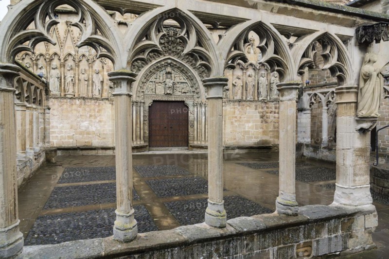 Frieze of the apostolate, church of Santa Maria, 13th century, Olite, regional community of Navarre, Spain, Europe