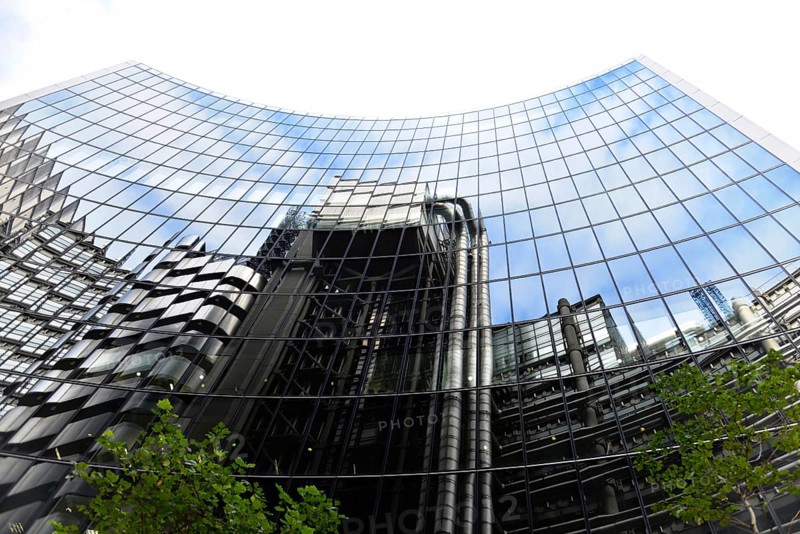 Exterior view, Lloyds administration, London, England, United Kingdom, Europe, Building with glass façade reflecting surrounding structures in London, London region, Europe