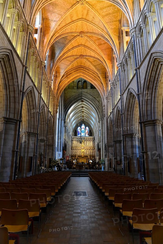 Southwark Cathedral or The Cathedral and Collegiate Church of St Saviour and St Mary Overie, Gothic church with impressive interior architecture and stained glass windows, solemn atmosphere, London, London region, England, United Kingdom, Europe