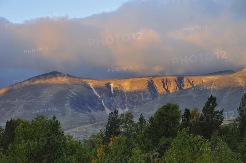 Rondane National Park in autumn. With Høgronden and Storsvulten