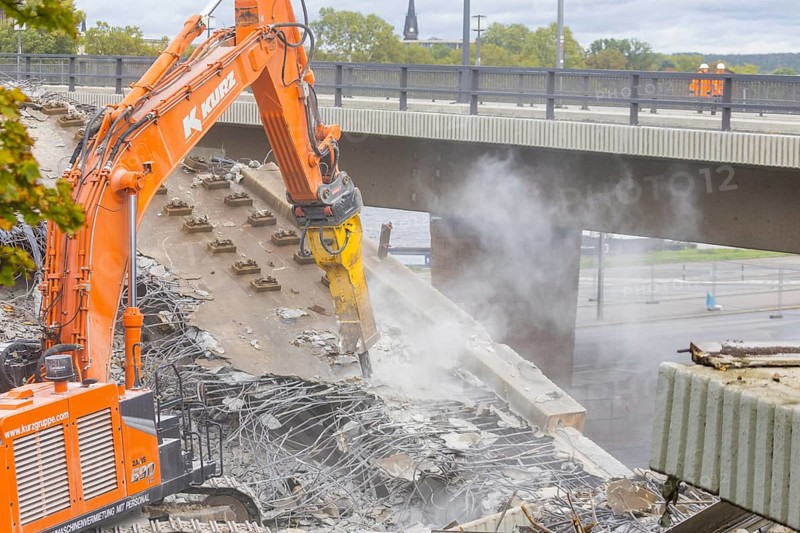 After the collapse of parts of the Carola Bridge, demolition work began on the Old Town side. The bridge sections on the Old Town side were dismantled using heavy machinery, Carola Bridge in Dresden, Dresden, Saxony, Germany, Europe