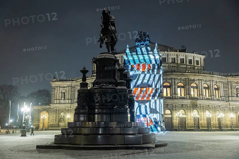 On 13 and 14 February 1945, Dresden was heavily destroyed in three Allied bombing raids. Every year, the people of Dresden commemorate this event at various events. A long human chain symbolises the protection of the city centre. With S?I?L?E?N?T?I?U?M?, OchoReSotto presents a video installation on the façade of the Semperoper that translates the architecture, history and gestures of the opera house into a haunting visual language. Historical fragments, architectural patterns and precisely documented movements merge into lively compositions that oscillate between dynamism and deliberate standstill, Dresden, Saxony, Germany, Europe