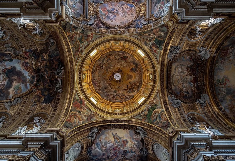 Rome, Roma, Il Gesu, built from 1568, view into the dome