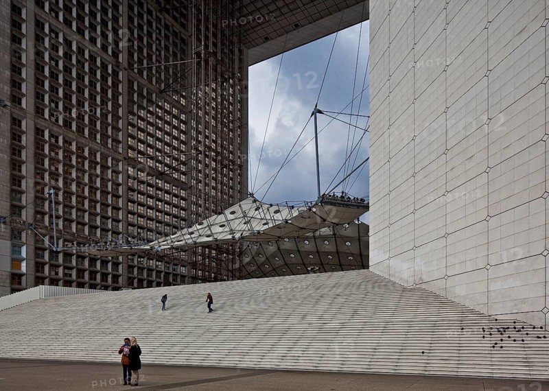 Office and conference building LA GRANDE ARCHE, 1984-89 by Johan Otto von Spreckelsen, cube-shaped triumphal arch with an edge length of 110 metres, open staircase