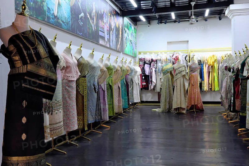 Traditional Laotian women's clothing, clothing shop on Sisavangvong Road, Luang Prabang, Laos, Asia