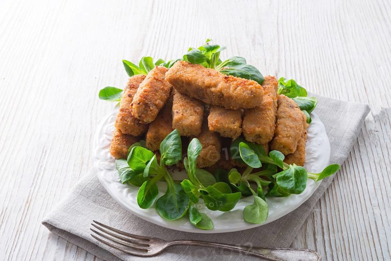 Home-baked fish sticks with salad