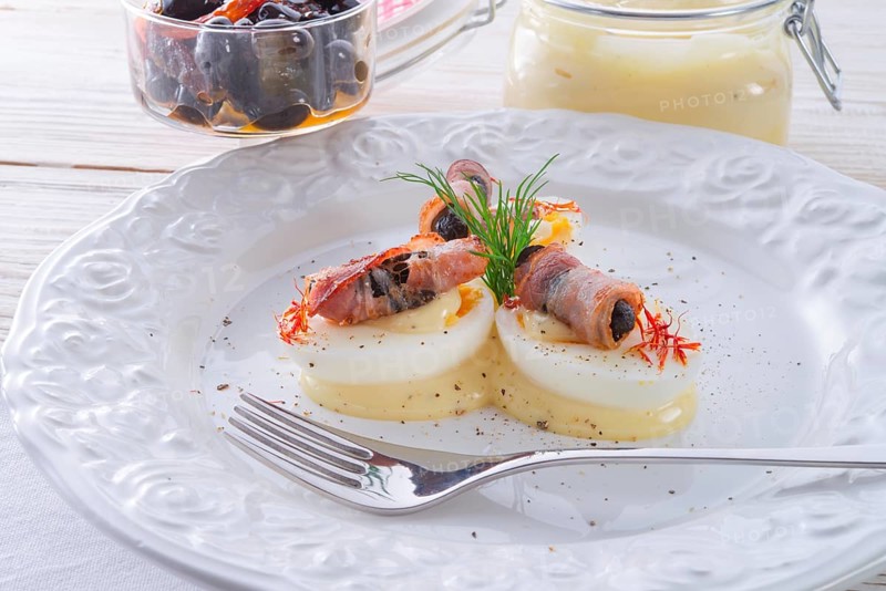 Eggs with ham and black olive ones