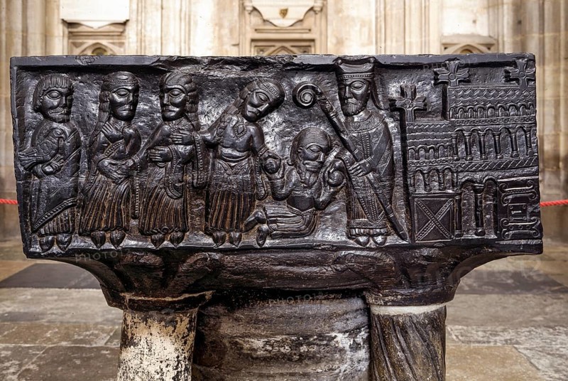 Winchester, Cathedral, Romanesque baptismal font