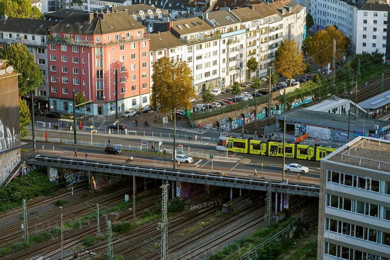 View over Düsseldorf, Wehrhahn stop on Grafenberger Allee, corner of Birkenstraße, Düsseldorf, North Rhine-Westphalia, Germany, Europe