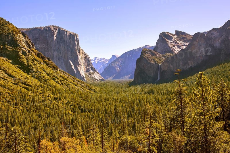 Yosemite el Capitan and Half Dome in California National Parks US