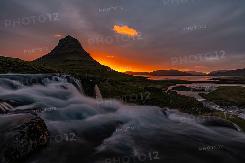 Kirkjufell at sunrise, Grundafjördur, Snaefellsnes, Iceland, Europe