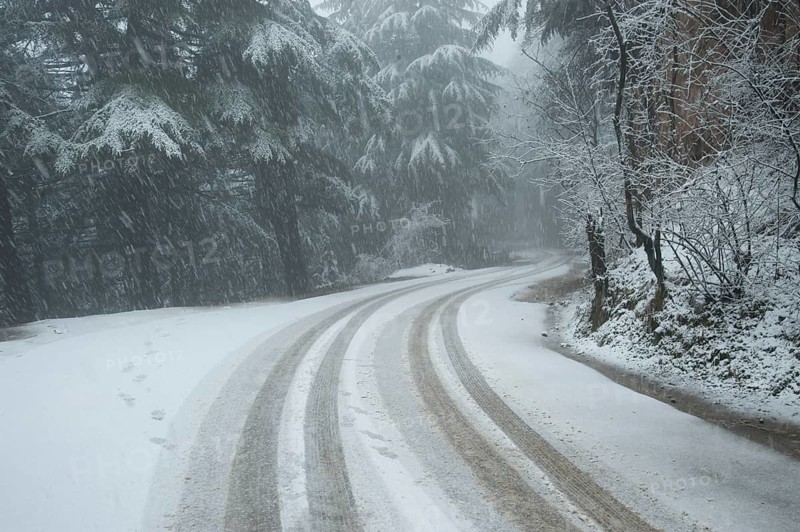 Snow covered ghat road, shankaracharya temple, srinagar, kashmir, india, asia