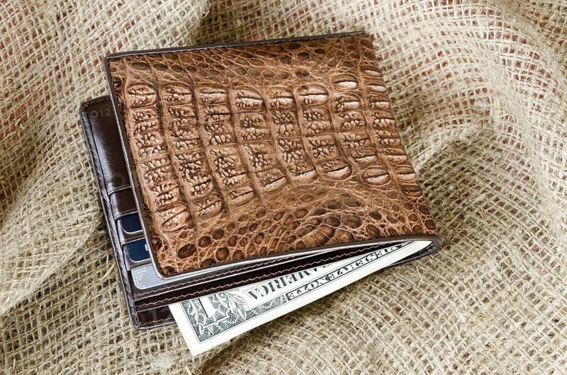 Wallet made ??of genuine crocodile leather over the linen background