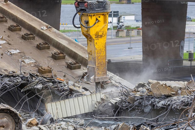 After the collapse of parts of the Carola Bridge, demolition work began on the Old Town side. The bridge sections on the Old Town side were dismantled using heavy machinery, Carola Bridge in Dresden, Dresden, Saxony, Germany, Europe
