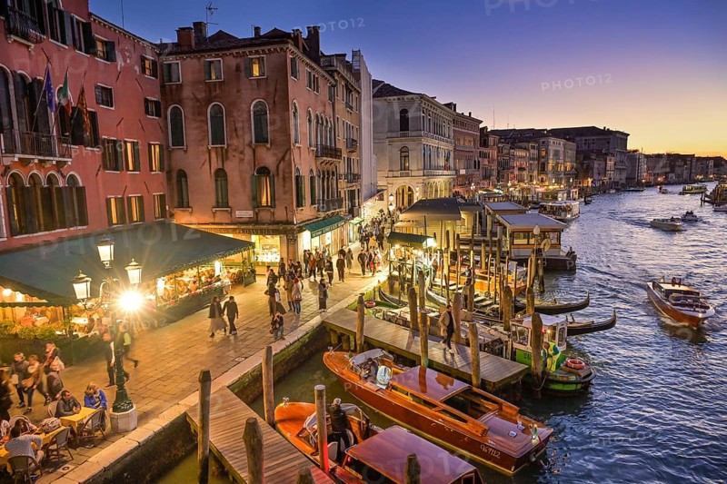 Evening view of the Riva del Ferro, jetty, gondolas, boats, Grand Canal, Venice, Veneto, Italy, Europe