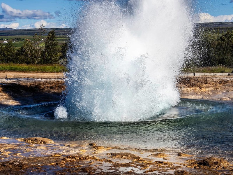 Eruption of the Strokkur geyser, hot springs, high temperature area in the Haukadalur valley, Golden Circle, South Iceland, Iceland, Europe