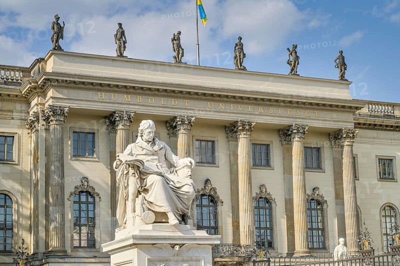 Monument to Wilhelm von Humboldt, Main Building, Humboldt University, Unter den Linden, Mitte, Berlin, Germany