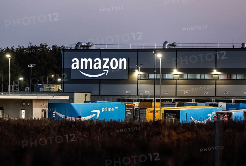 Amazon logistics centre in Waltersdorf, 24.10.2024. amzon has 21 logistics centres in Germany, Waltersdorf, Brandenburg, Germany