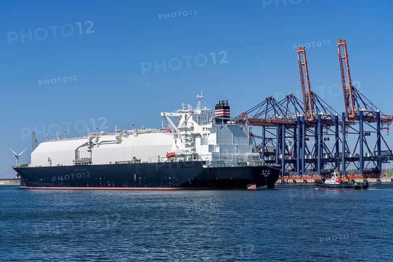 LNG tanker Bushu Maru, sailing under the flag of the Bahamas, transports liquefied natural gas from Freeport in Texas, USA, among others, to Europe, the tanks have a total tank capacity of 180, 000m3, on arrival at the seaport of Rotterdam, Maasvlakte, Rotterdam Netherlands