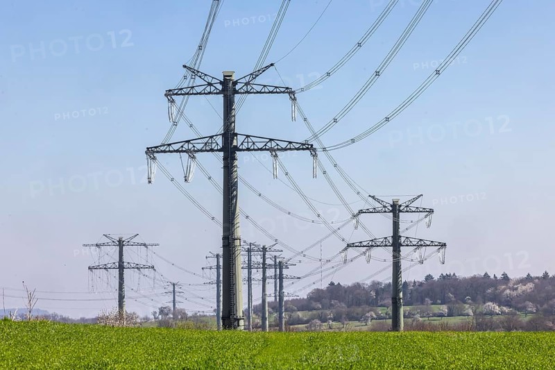 New power line from Birkenfeld to Ötisheim in the Enzkreis district. 14 kilometre long 380 kV line of the transmission system operator TransnetBW for a secure power supply. Pilot section for a new pylon technology with 18 solid-wall pylons. Pforzheim, Baden-Württemberg, Germany
