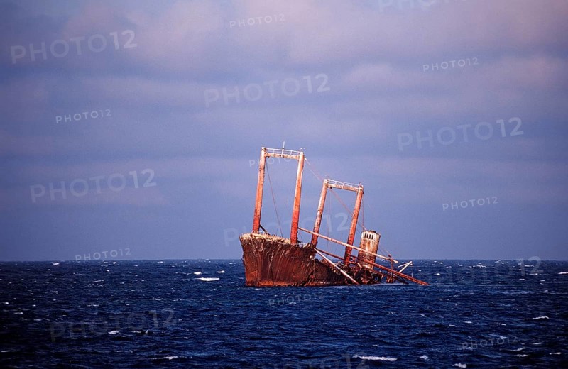 Stranded shipwreck, Silverbanks, Caribbean Sea, Dominican Republic