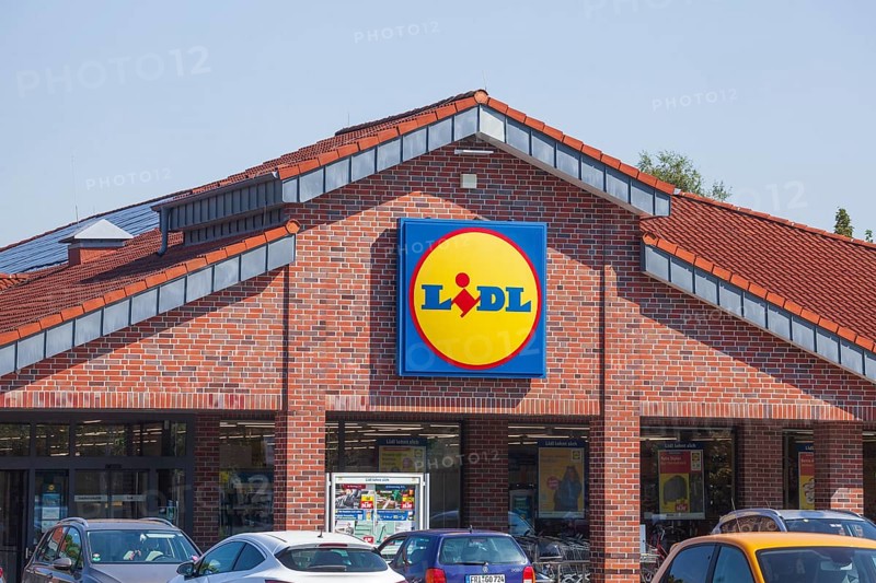 Logo on a supermarket, discounter Lidl, Jever, East Frisia, Lower Saxony, Germany