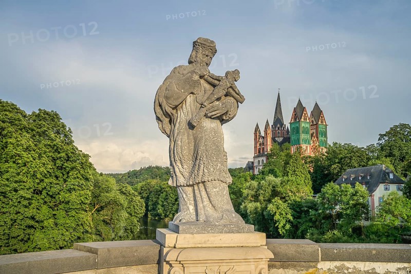 Nepomuk statue, Old Lahn Bridge, behind the cathedral, Limburg an der Lahn, Limburg-Weilburg district, Hesse, Germany