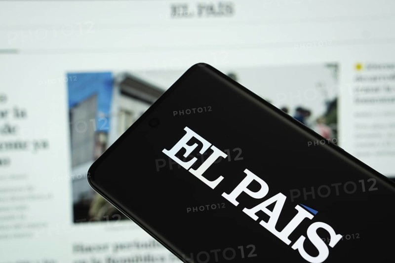 The logo of the EL PAIS is displayed on a smartphone screen, and the website el pais is visible on a computer screen in the background