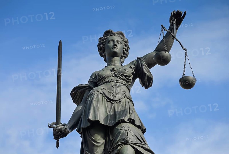 Fountain of Justice with Justitia, Römerberg, Old Town, Centre, Frankfurt am Main, Hesse, Germany