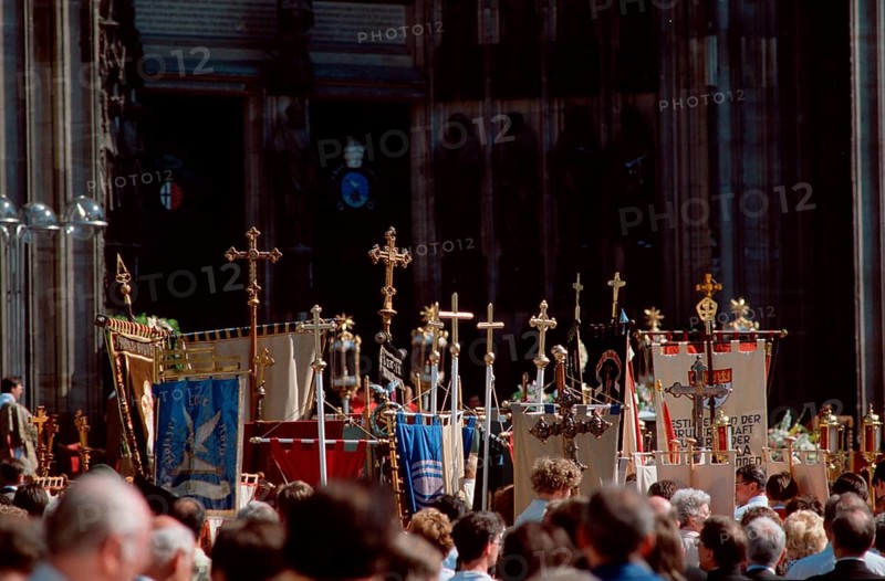 Corpus Christi Procession, Cologne Cathedral, Cologne, North Rhine-Westphalia, Corpus Christi Procession, Cologne Cathedral, Cologne, North Rhine-Westphalia, landscape format, horizontal, Germany