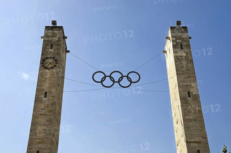 Berlin Olympic Stadium by architect Werner March 1936, reconstruction with roof construction by Gerkan, Marg and Partners 2004, Charlottenburg, Berlin, The entrance towers of the Berlin Olympic Stadium with Olympic rings in the blue sky, Berlin, Germany
