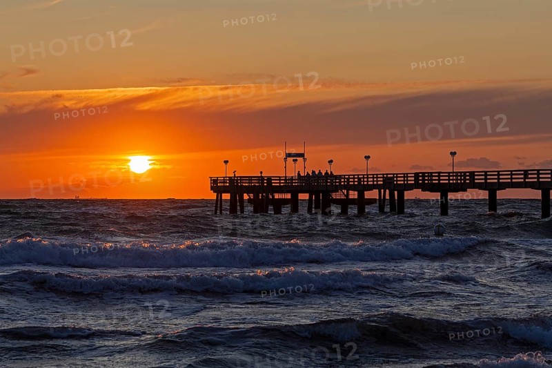 Sunset, pier, waves, swell, Wustrow, Fischland, Mecklenburg-Vorpommern, Germany