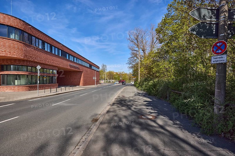 Fire Station 1, modern architecture, driveway, street, lantern, trees, blue sky, cirrostratus clouds, Reutersbrunnenstraße, Nuremberg, Middle Franconia, independent city, Bavaria, Germany