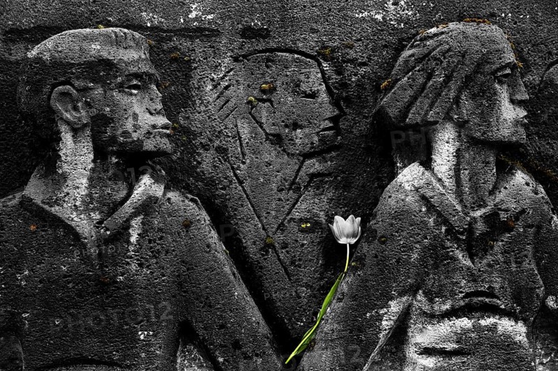 Bittermark memorial, memorial site, detail with tulip for the memorial service on Good Friday, artist Karel Niestrath, Dortmund, Germany
