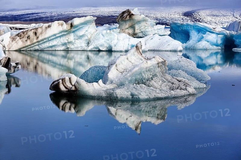 Icebergs in the morning light, Jökulsárlón glacier lagoon, Jökulsarlon, glacial lake, Vatnajökull behind, Hornafjörður, Hornafjördur, south-east Iceland, Iceland