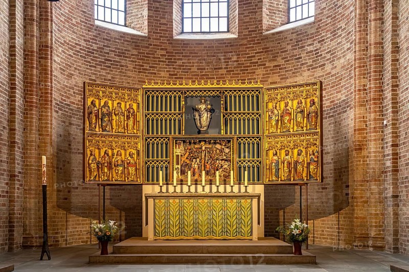 Altar in the interior of Ratzeburg Cathedral, Ratzeburg, Schleswig-Holstein, Germany