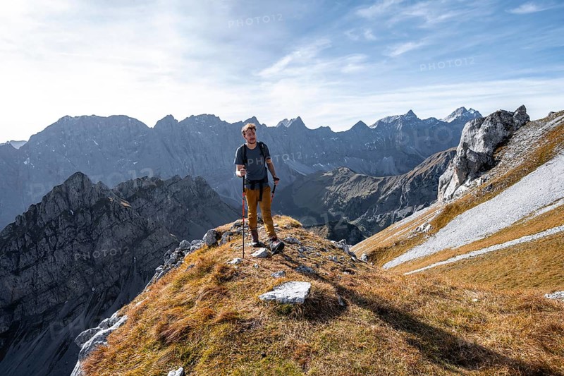 Mountain panorama with picturesque mountain landscape, mountaineers descending from the Gamsjoch, mountain ridge of the Hinterautal-Vomper chain behind, in autumn, Rißtal in the Eng, Karwendel, Tyrol, Austria