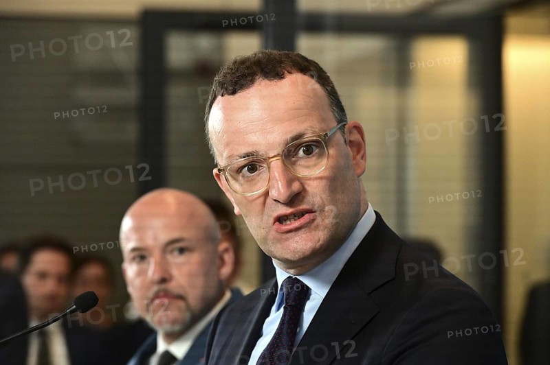 On the right, the chairman of the CDU/CSU parliamentary group, Jens Spahn (CDU), and his deputy Alexander Hoffmann (CSU) at the weekly press statement in front of the parliamentary group meeting room in the Reichstag. This time it was about the expert opinion on the purchase of masks, among other things