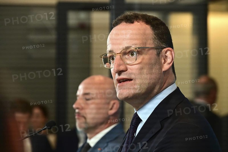 On the right, the chairman of the CDU/CSU parliamentary group, Jens Spahn (CDU), and his deputy Alexander Hoffmann (CSU) at the weekly press statement in front of the parliamentary group meeting room in the Reichstag. This time it was about the expert opinion on the purchase of masks, among other things
