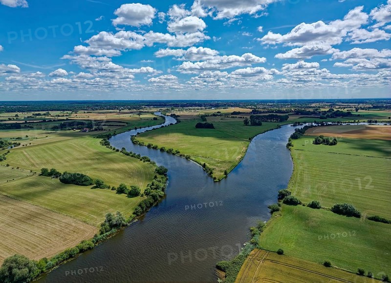 The Aller flows into the Weser at Verden. Aerial view, looking upstream, with the Aller on the left and the Weser on the right. Verden, Lower Saxony, Germany