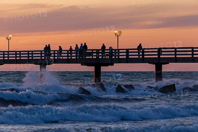Sunset, pier, people, silhouettes, waves, swell, spray, street lamps, Wustrow, Fischland, Mecklenburg-Vorpommern, Germany