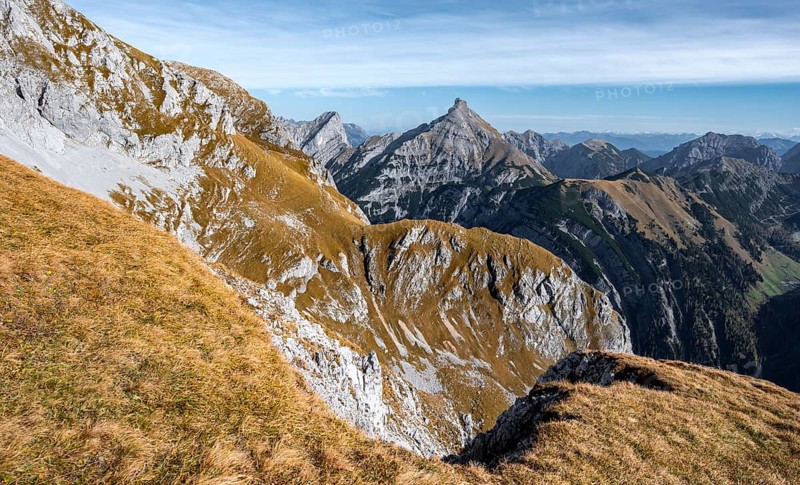 Mountain panorama with picturesque mountain landscape, descent from the Gamsjoch, behind mountain peaks Sonnjoch and Schaufelspitze, in autumn, Rißtal in the Eng, Karwendel, Tyrol, Austria