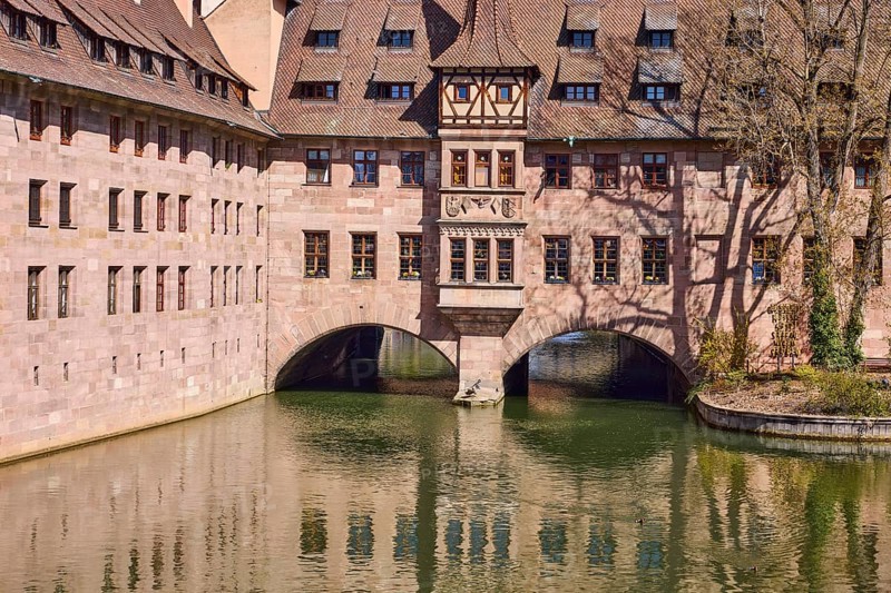 Heilig-Geist-Spital, historical hospital, river Pegnitz, tree, reflection, water surface, Nuremberg, Middle Franconia, independent city, Bavaria, Germany