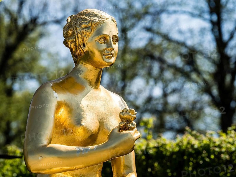Golden sculpture, woman, Herrenhausen Gardens, Baroque garden at castle Herrenhausen, Herrenhäuser Gärten, Hanover, Germany