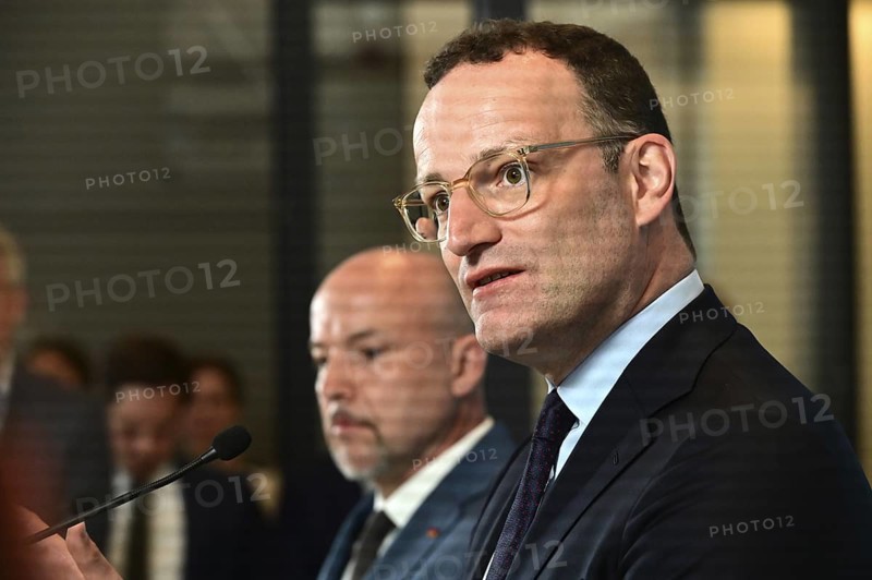 On the right, the chairman of the CDU/CSU parliamentary group, Jens Spahn (CDU), and his deputy Alexander Hoffmann (CSU) at the weekly press statement in front of the parliamentary group meeting room in the Reichstag. This time it was about the expert opinion on the purchase of masks, among other things